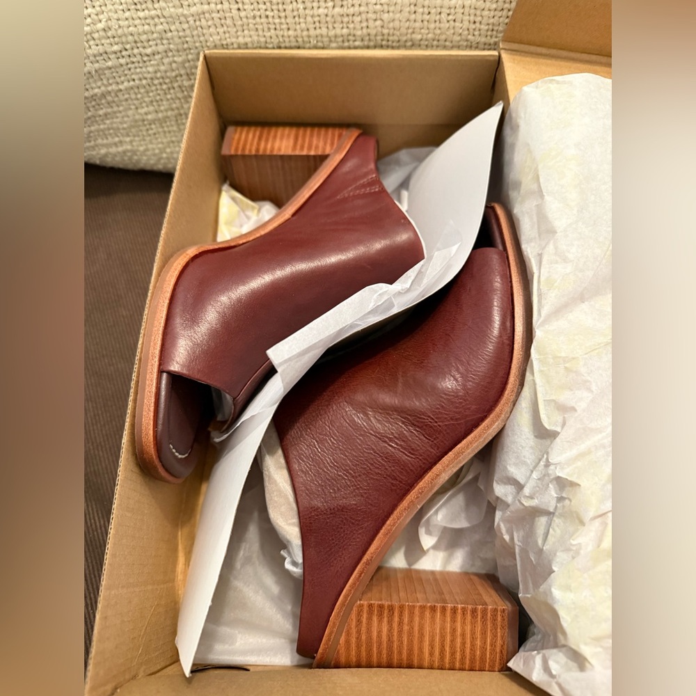 Sofft Burgundy Leather Open-Toe Mule Sandals - Picture 7 of 8
